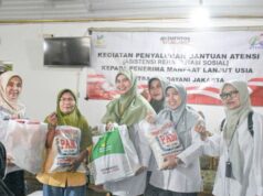 Pemerintah Kota Metro Serahkan Bantuan Atensi Dari Kementrian Sosial RI Kepada 117 Lansia