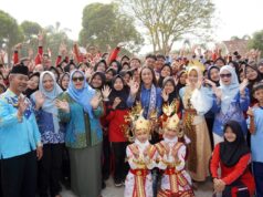 Ketua PKK Lamsel Zita Anxani Hadiri Peringatan Hari Anak Nasipnal di SMP Negeri 1 Kalianda